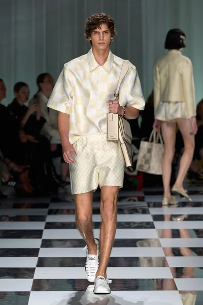 Look 5